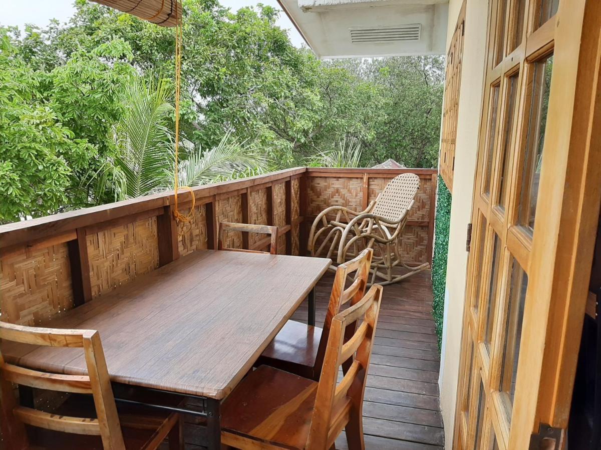 Ella'S Beach House Moalboal Exterior photo
